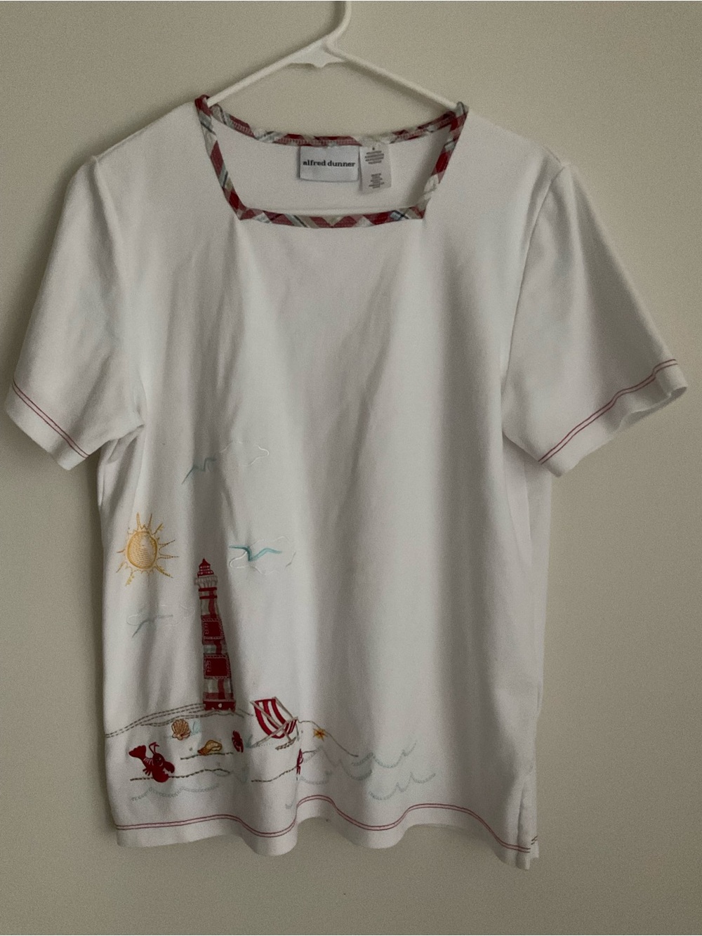 Vintage Nautical Embroidered Crab Lighthouse Lobster Beach Nantucket Old Bay Top